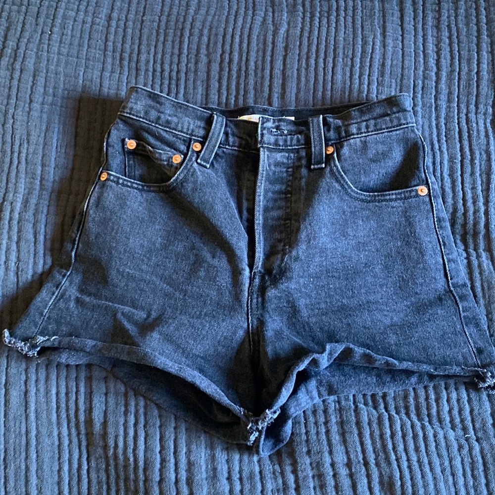 Levi's rib cage shorts
